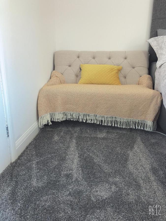 Flat 1 - Entire Modern Studio With En-Suite And Free Parking Close To Qmc, City Centre & Notts Uni Nottingham Bagian luar foto