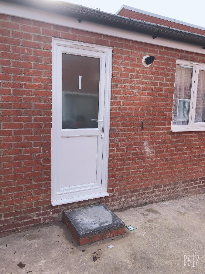 Flat 1 - Entire Modern Studio With En-Suite And Free Parking Close To Qmc, City Centre & Notts Uni Nottingham Bagian luar foto