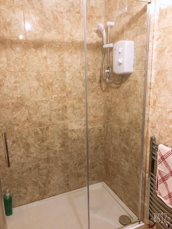 Flat 1 - Entire Modern Studio With En-Suite And Free Parking Close To Qmc, City Centre & Notts Uni Nottingham Bagian luar foto