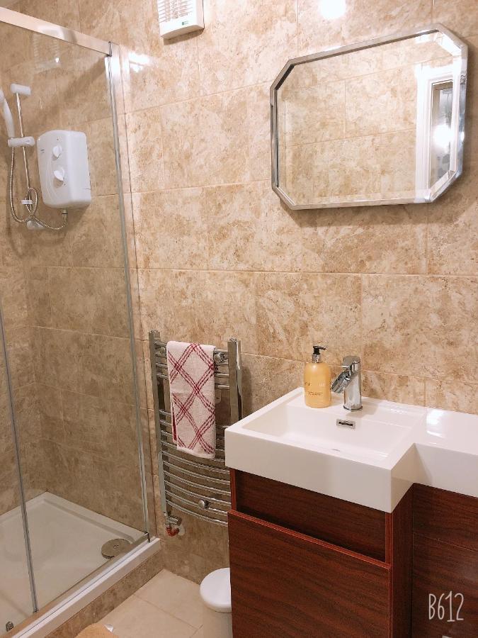 Flat 1 - Entire Modern Studio With En-Suite And Free Parking Close To Qmc, City Centre & Notts Uni Nottingham Bagian luar foto