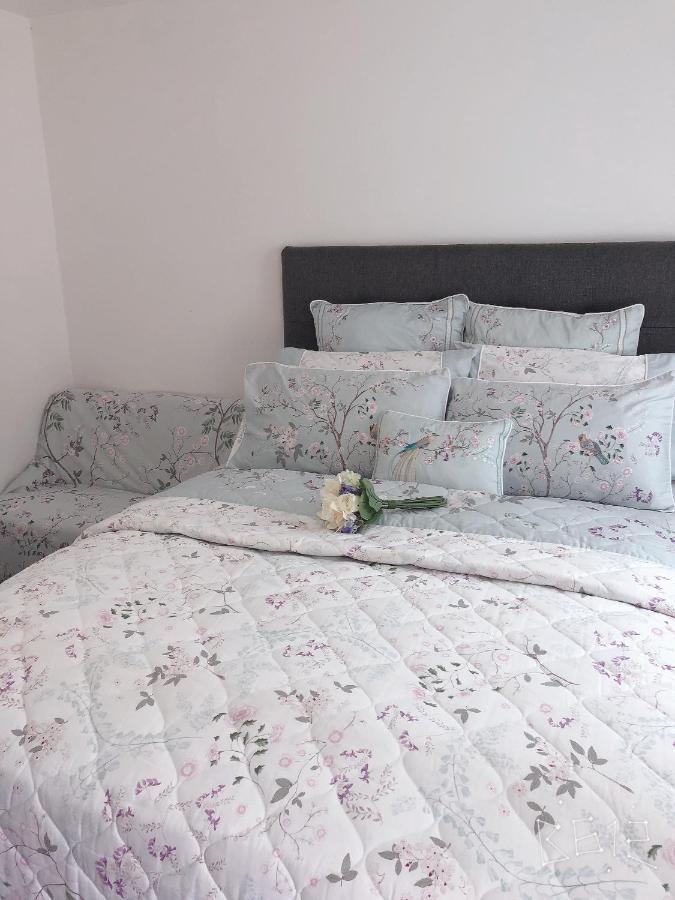 Flat 1 - Entire Modern Studio With En-Suite And Free Parking Close To Qmc, City Centre & Notts Uni Nottingham Bagian luar foto